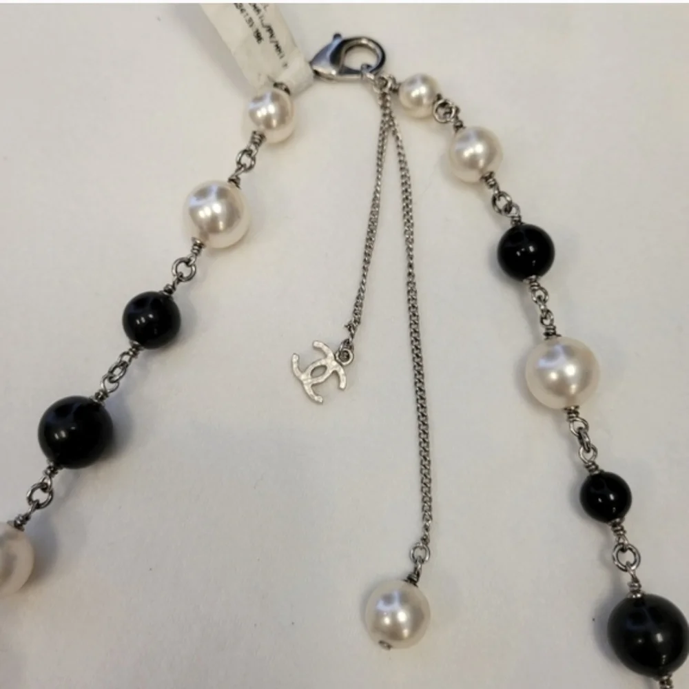 CHANEL Black‎ and Cream Pearl Necklace